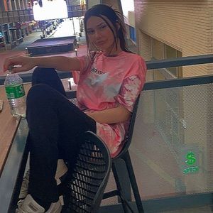 Meet your Posher, Chloe